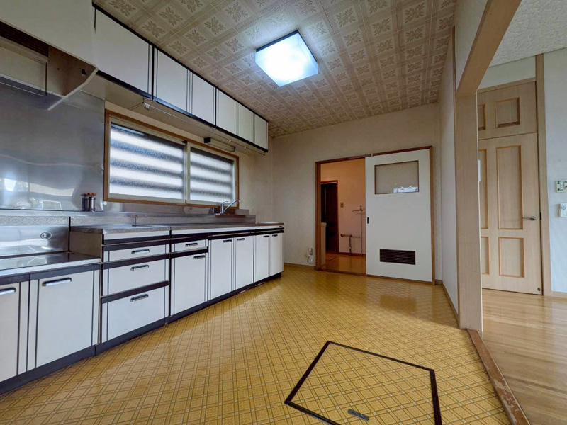 キッチン 日の出南2丁目